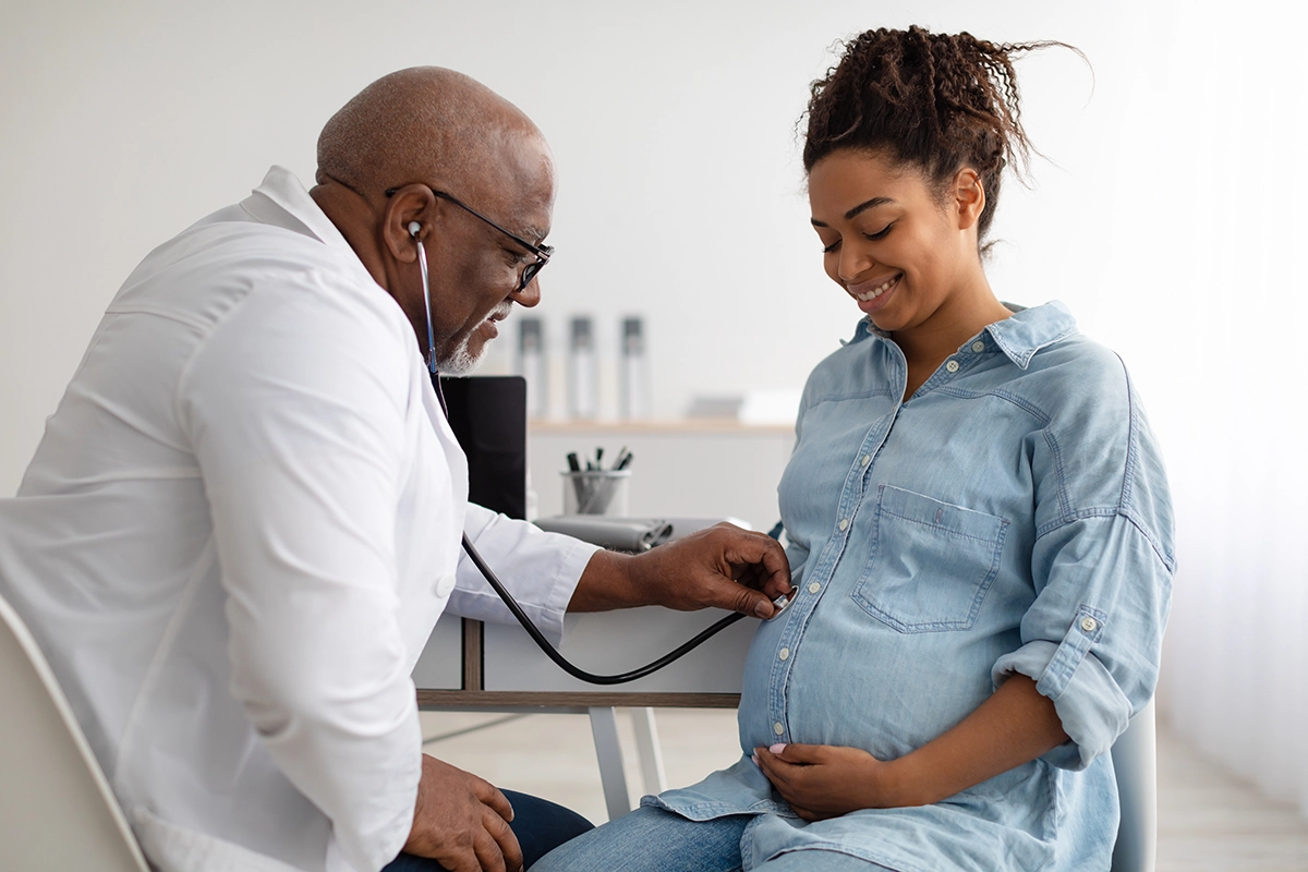 doctor with pregnant woman